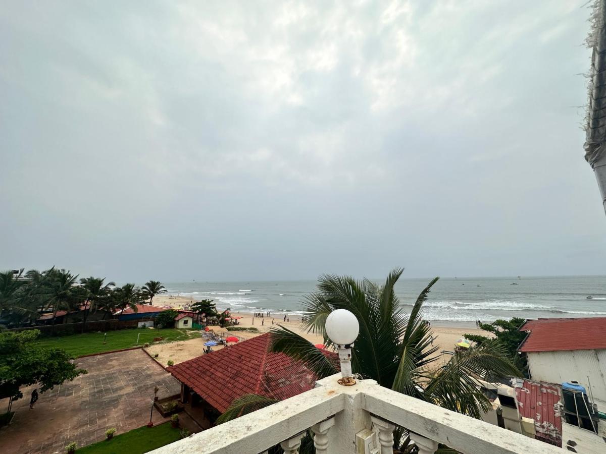 Hotel Salty Waves Baga Exterior photo