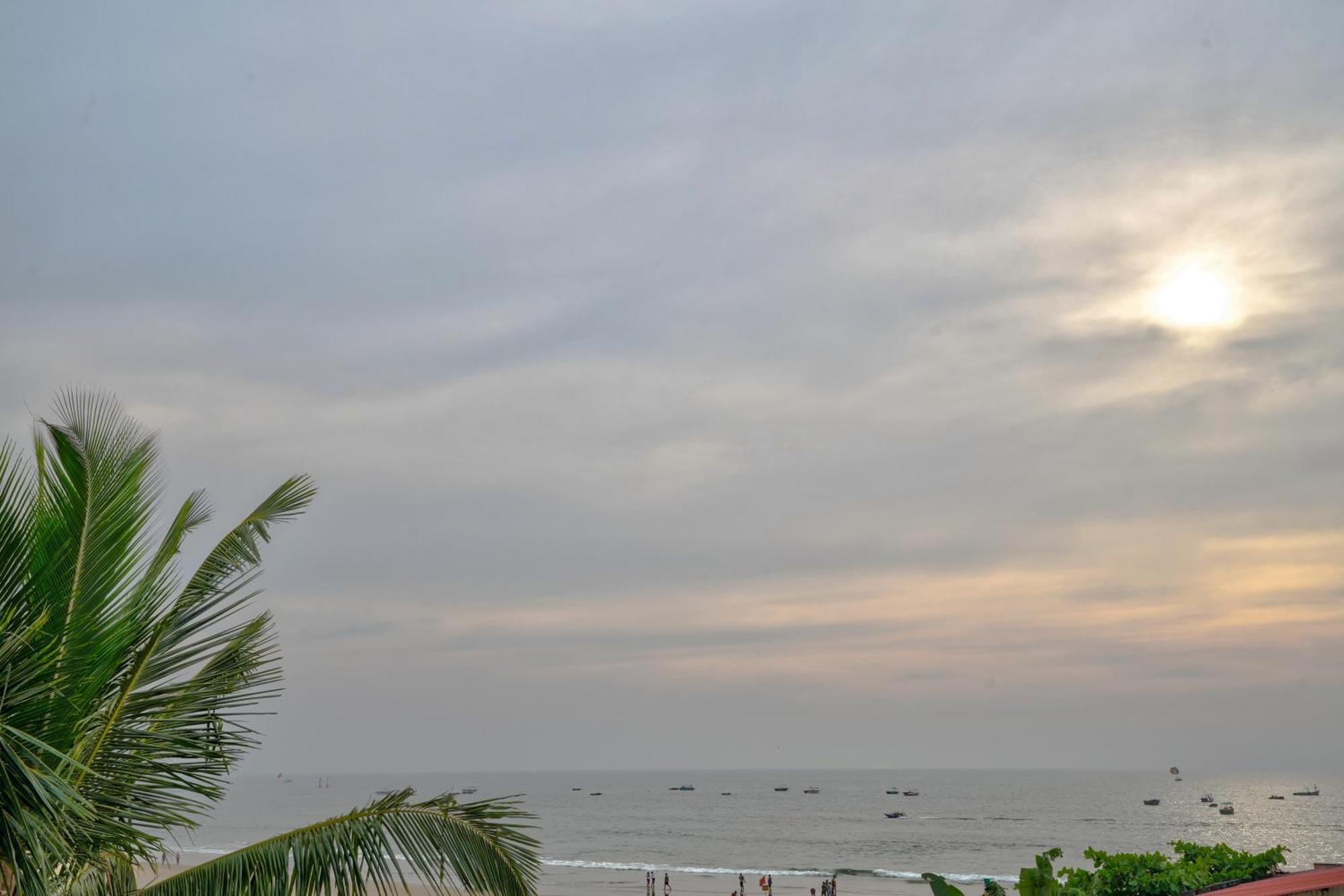 Hotel Salty Waves Baga Exterior photo