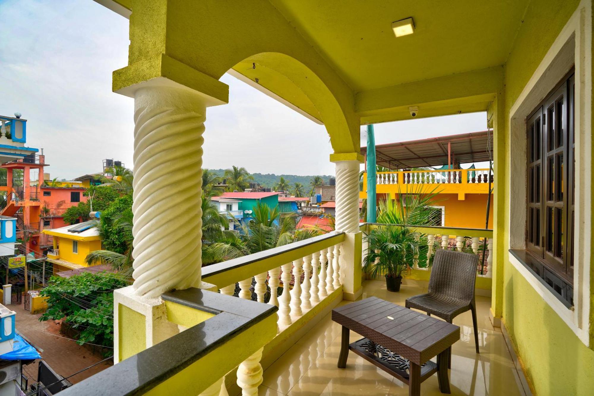 Hotel Salty Waves Baga Exterior photo
