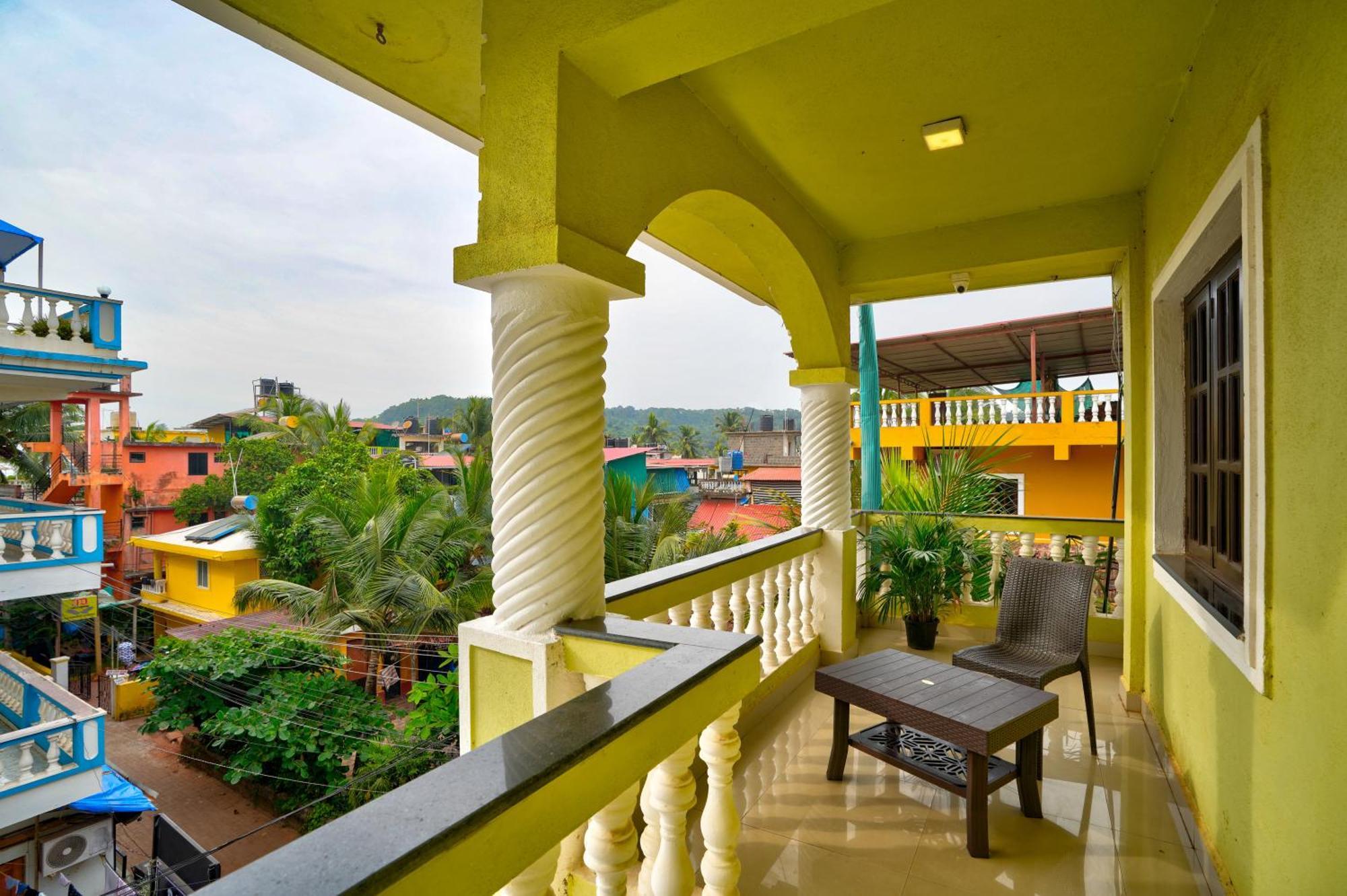 Hotel Salty Waves Baga Exterior photo