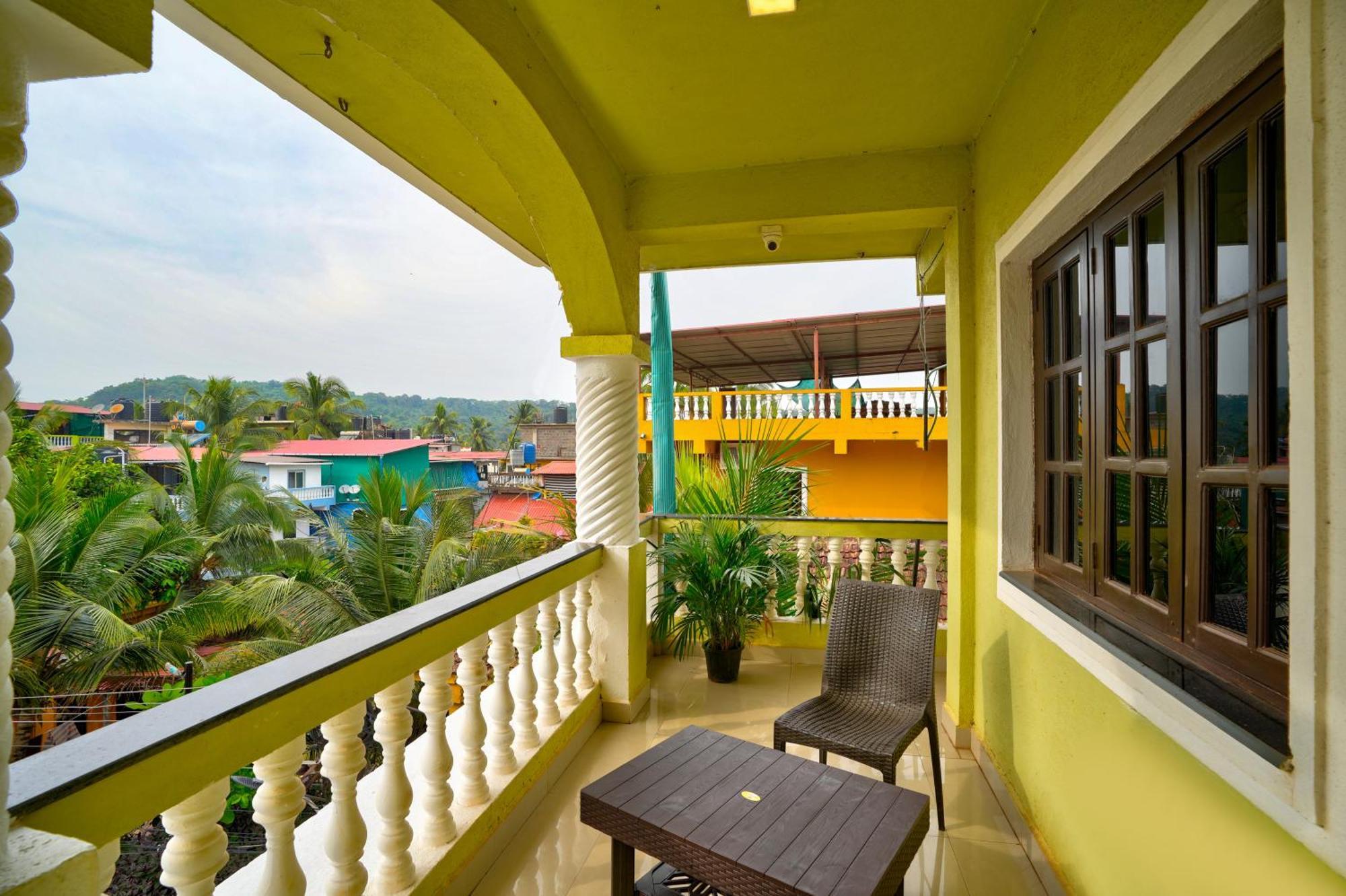 Hotel Salty Waves Baga Exterior photo