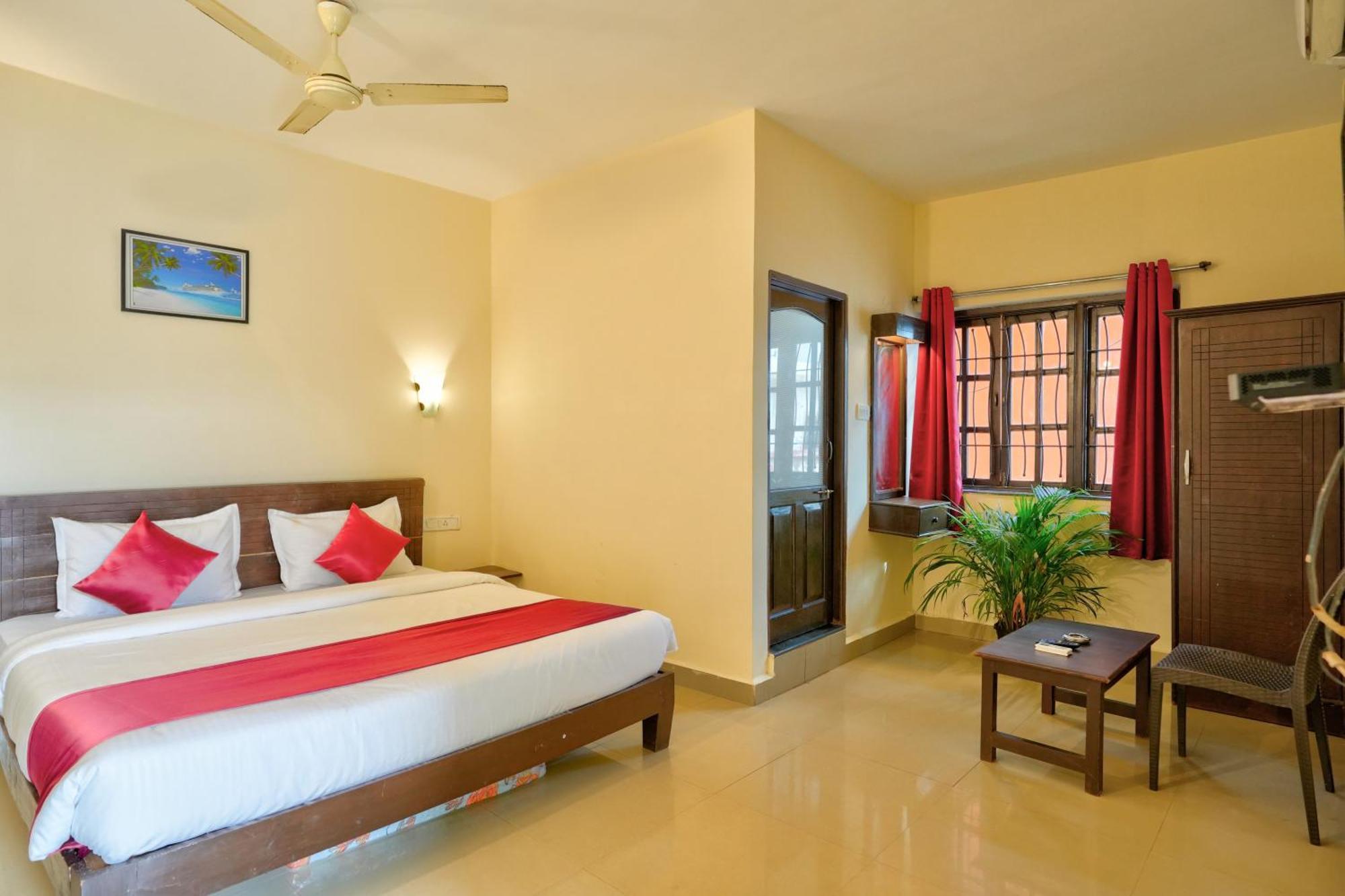 Hotel Salty Waves Baga Exterior photo