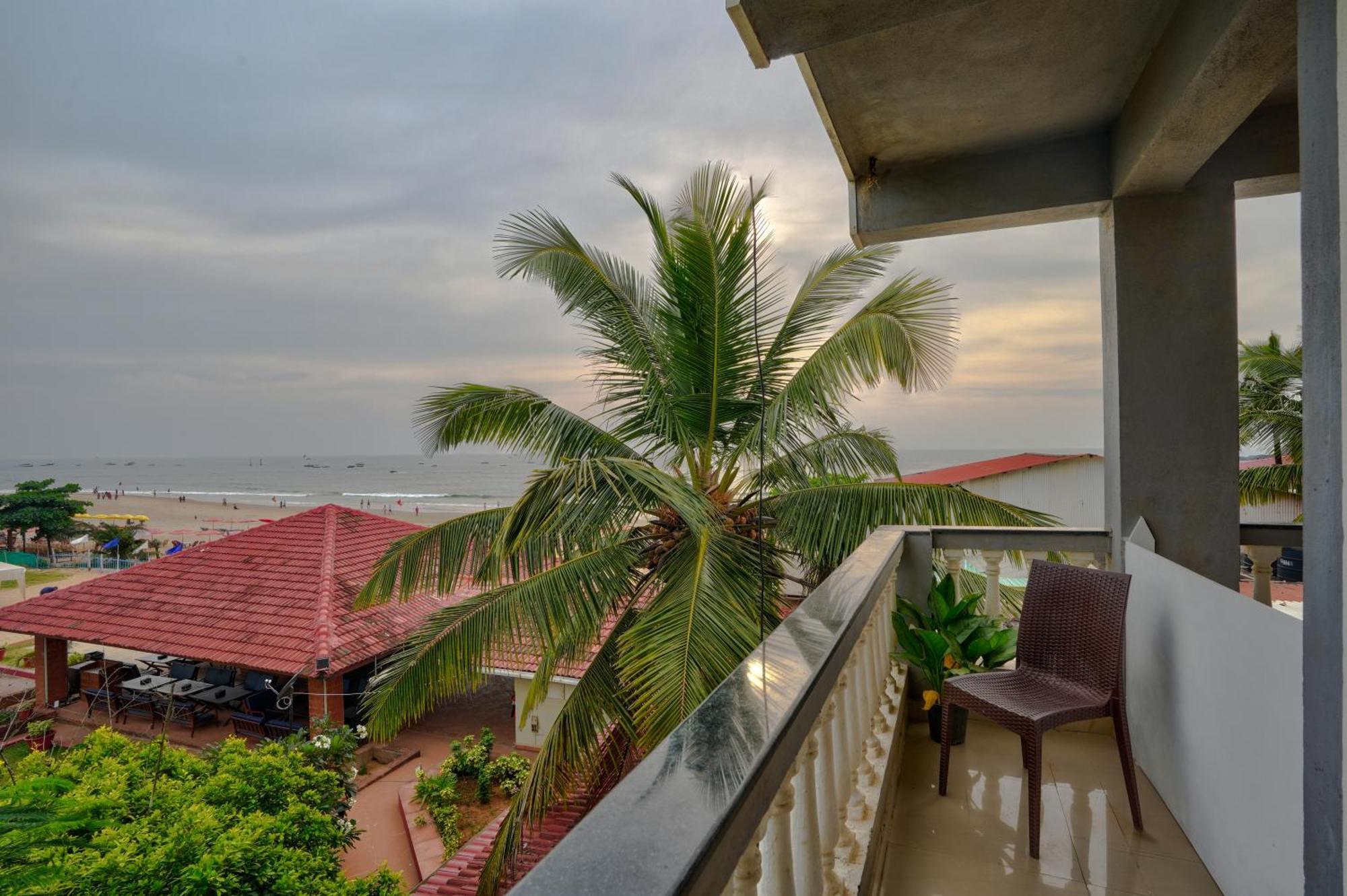 Hotel Salty Waves Baga Exterior photo