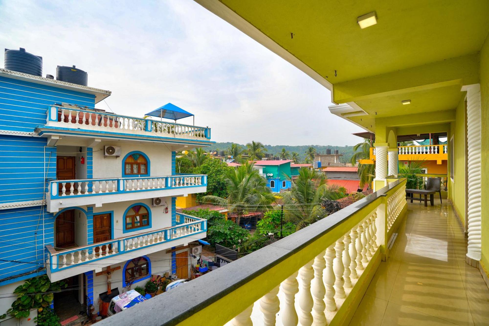 Hotel Salty Waves Baga Exterior photo