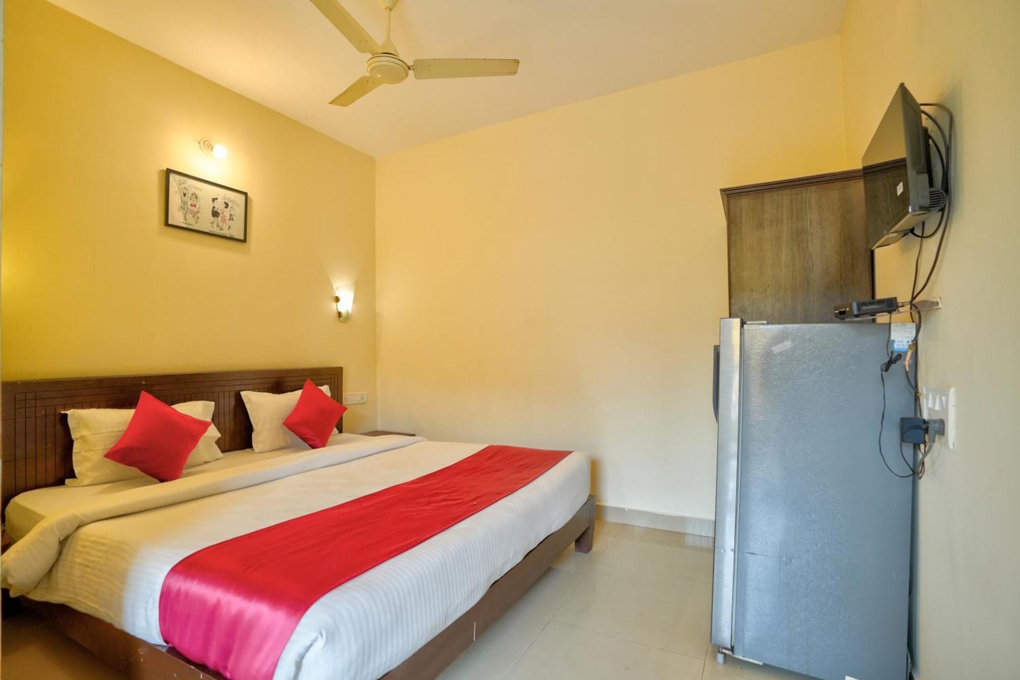 Hotel Salty Waves Baga Exterior photo