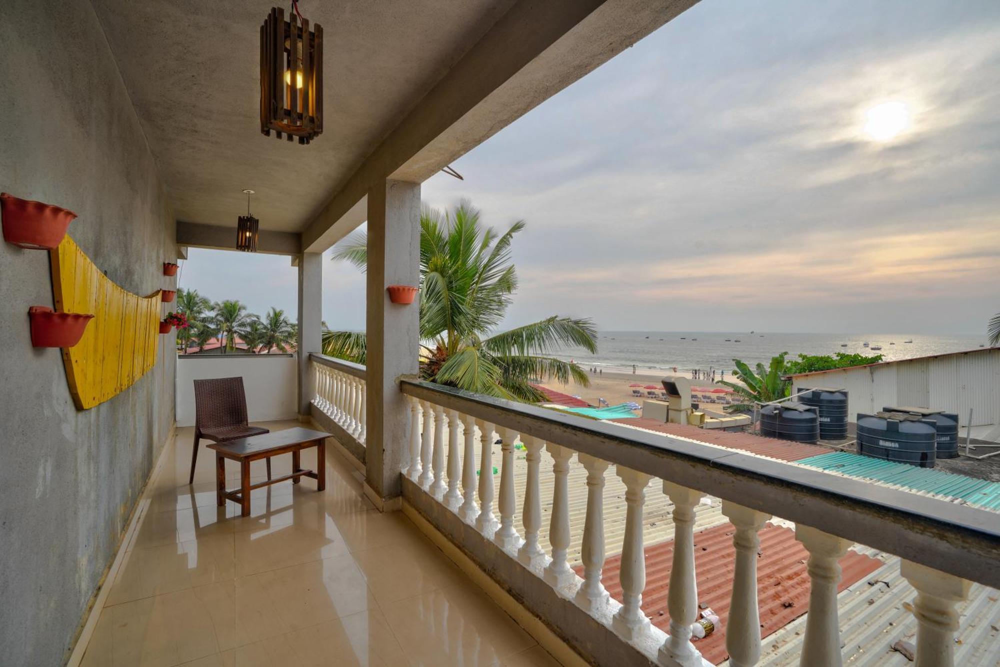 Hotel Salty Waves Baga Exterior photo