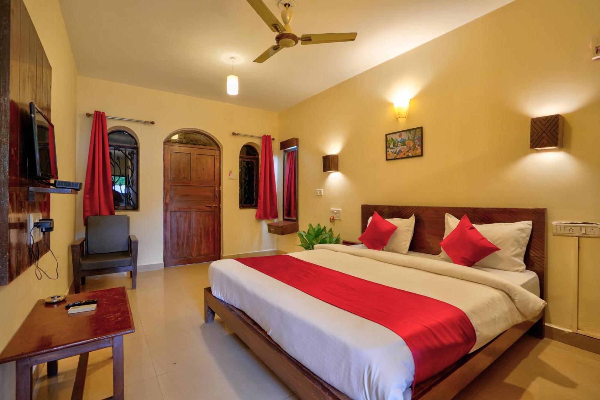 Hotel Salty Waves Baga Exterior photo