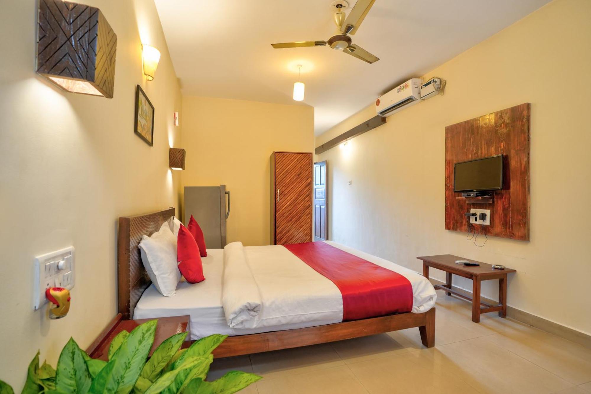 Hotel Salty Waves Baga Exterior photo