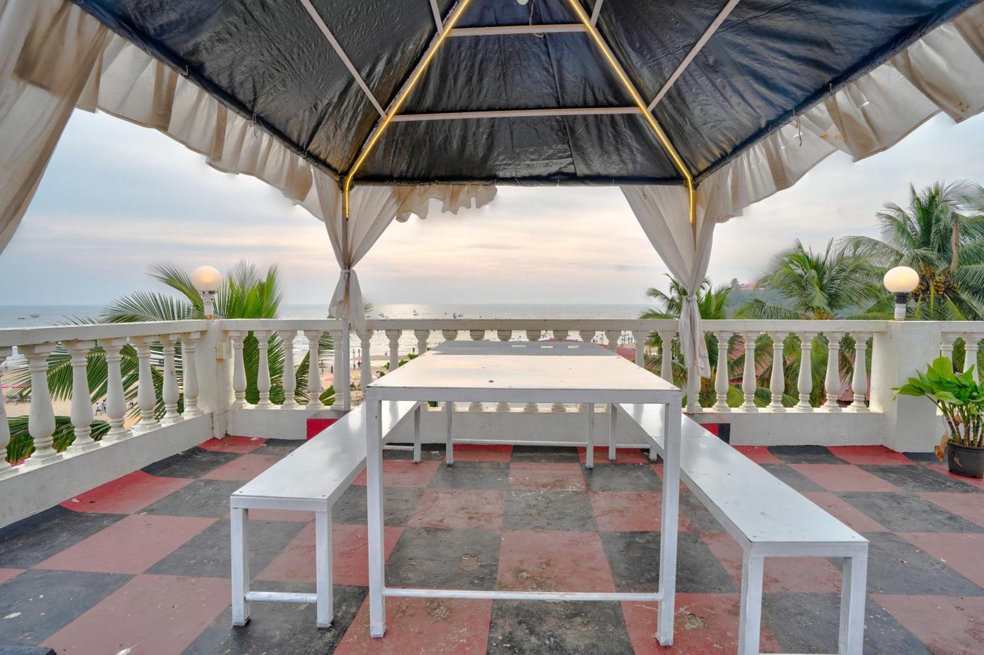 Hotel Salty Waves Baga Exterior photo