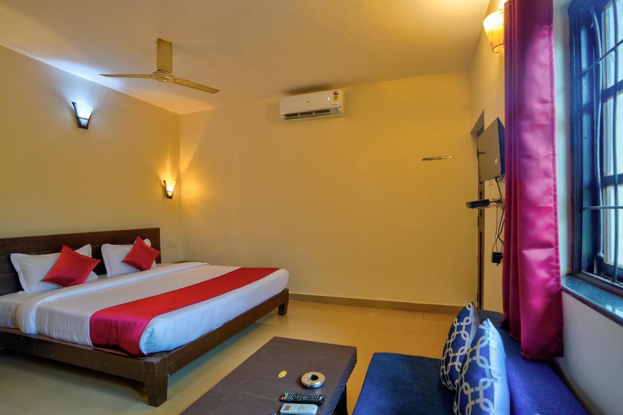 Hotel Salty Waves Baga Exterior photo