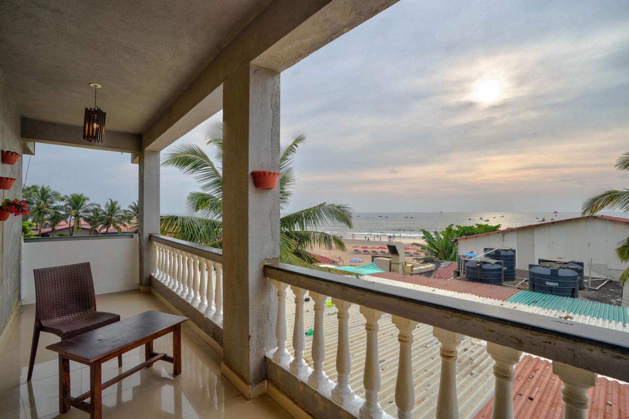Hotel Salty Waves Baga Exterior photo