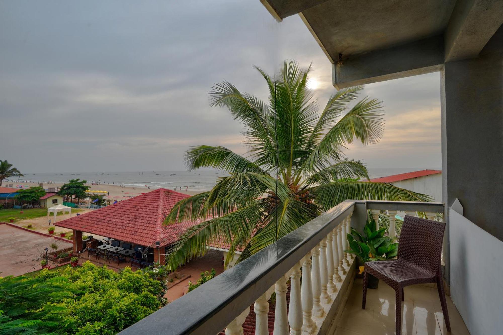 Hotel Salty Waves Baga Exterior photo