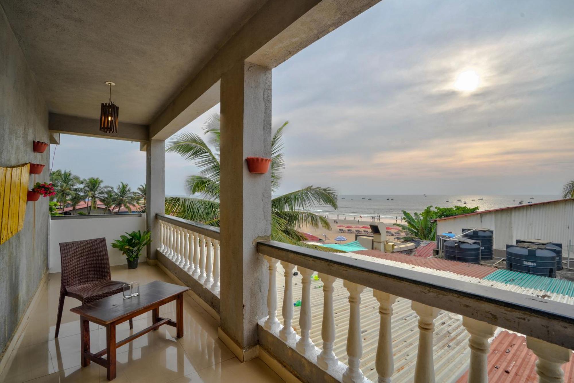 Hotel Salty Waves Baga Exterior photo