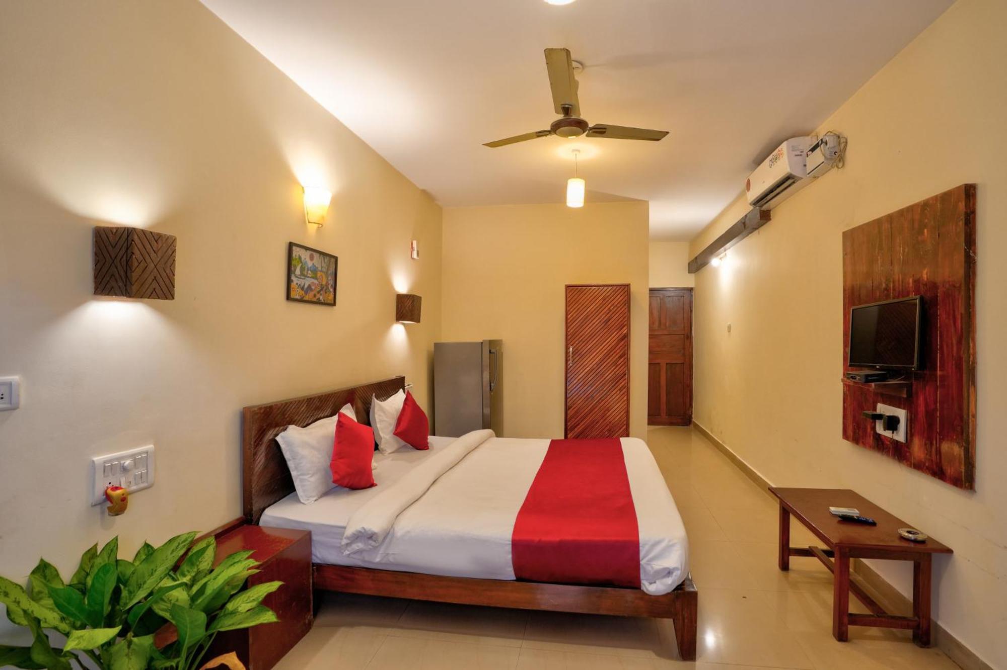 Hotel Salty Waves Baga Exterior photo