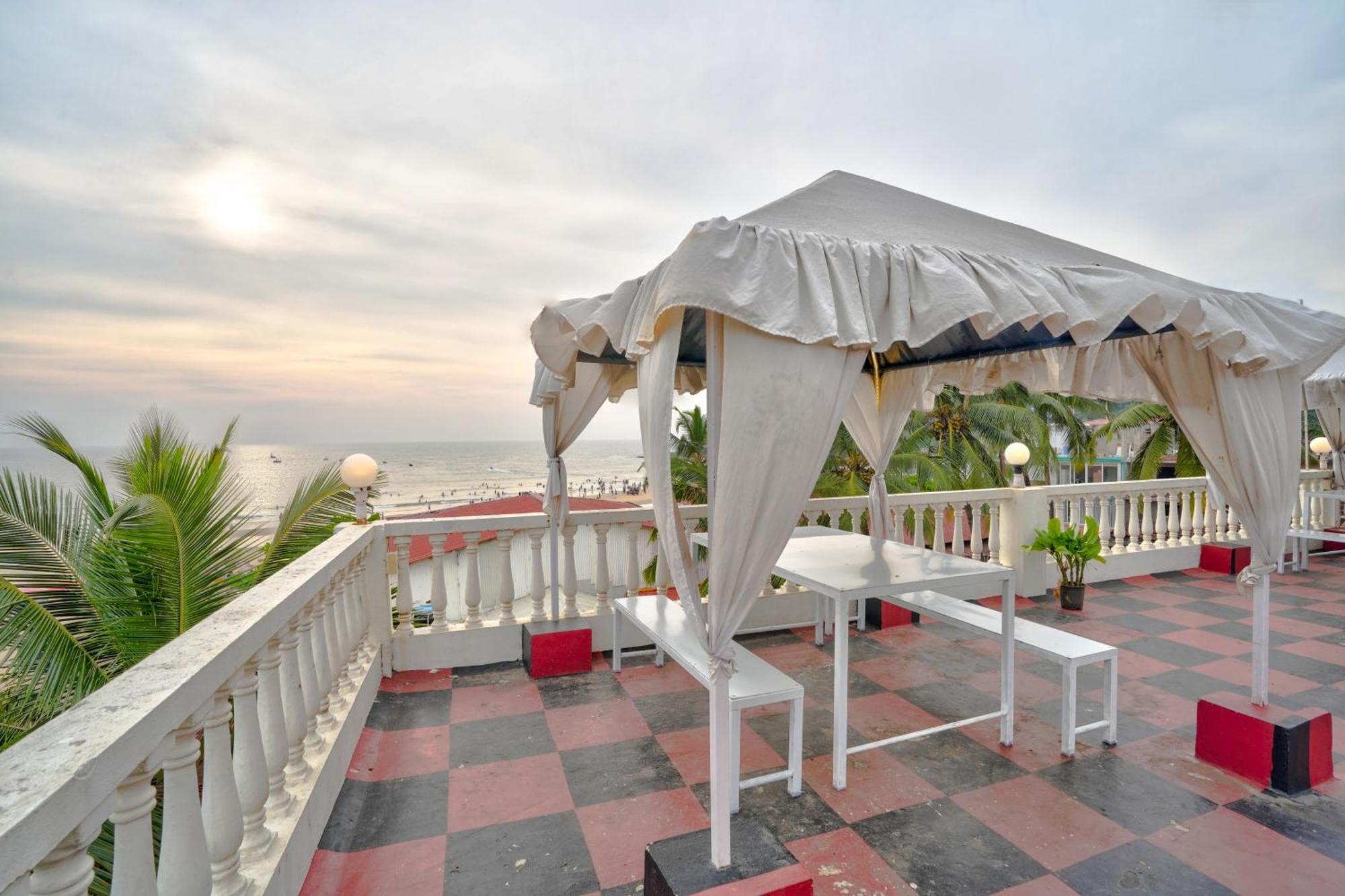 Hotel Salty Waves Baga Exterior photo
