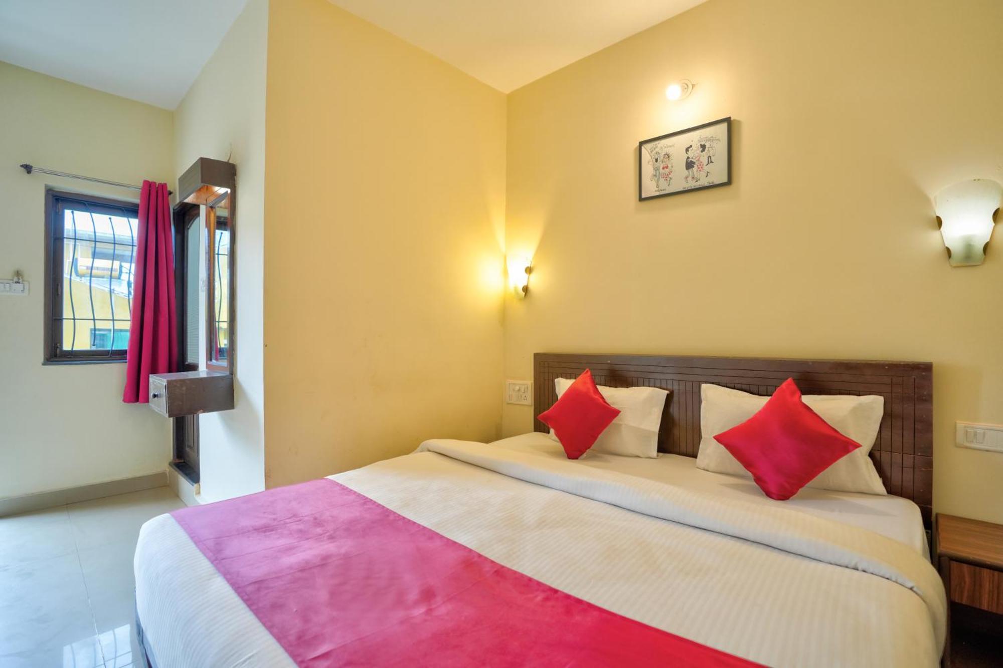 Hotel Salty Waves Baga Exterior photo