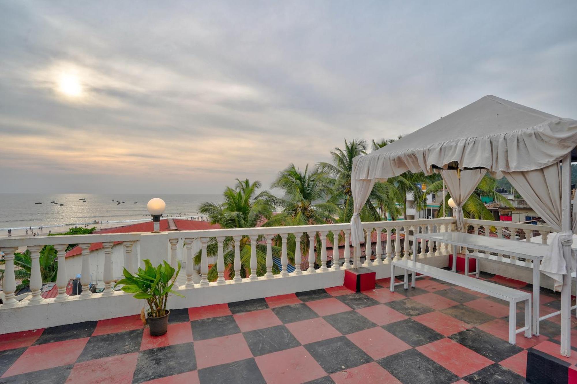 Hotel Salty Waves Baga Exterior photo