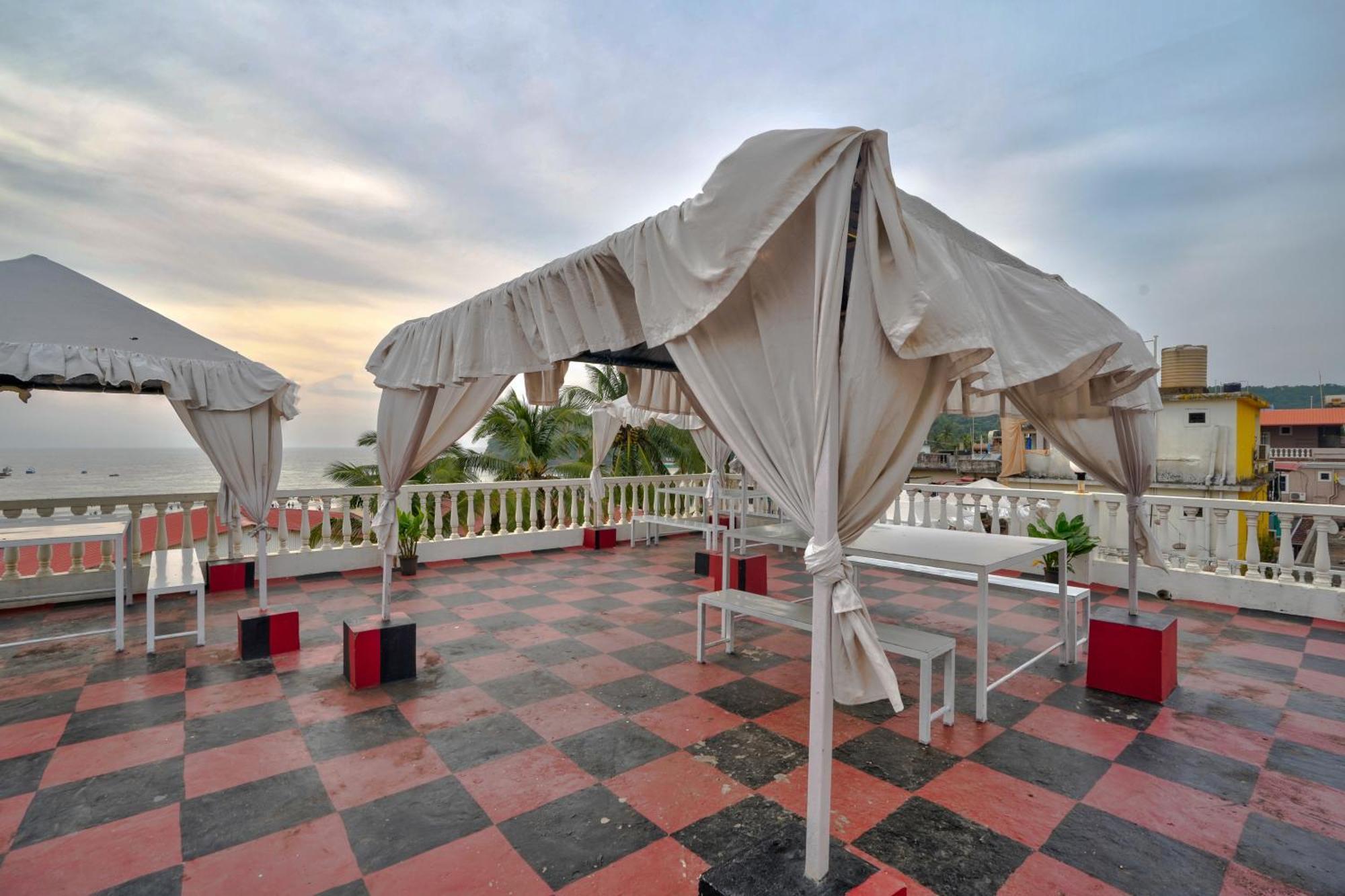 Hotel Salty Waves Baga Exterior photo