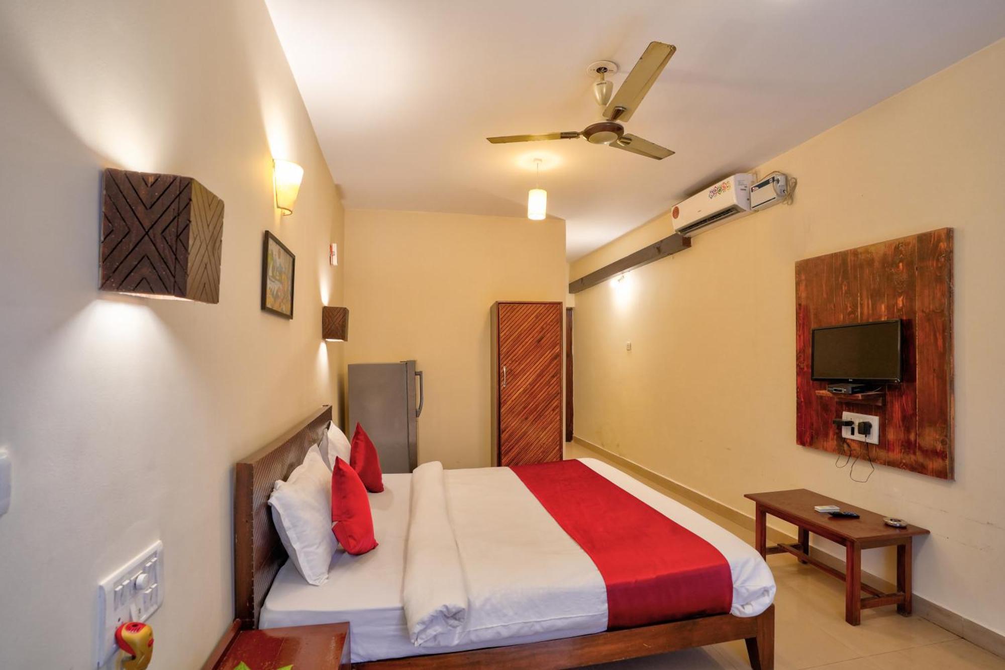 Hotel Salty Waves Baga Exterior photo