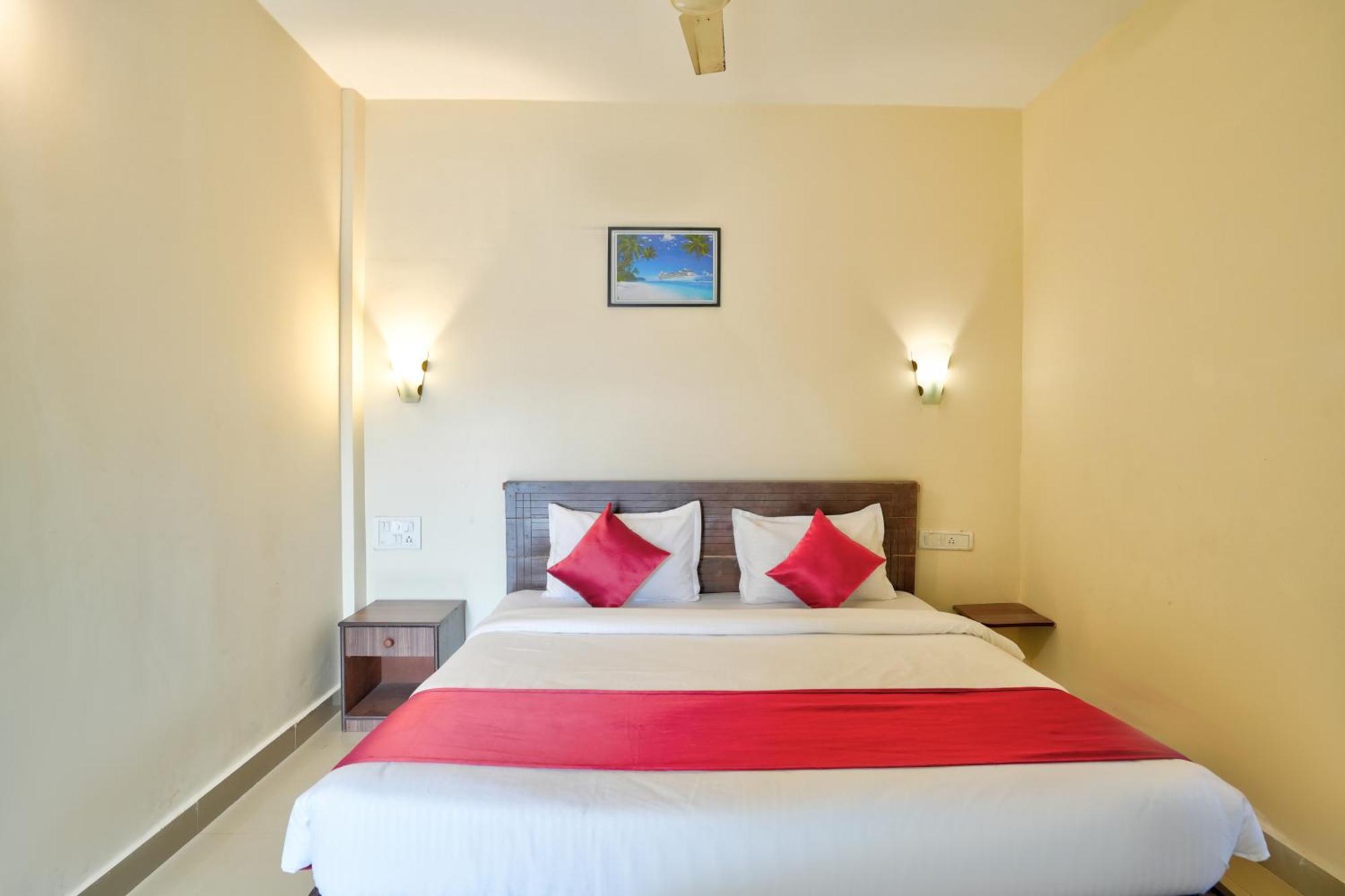 Hotel Salty Waves Baga Exterior photo