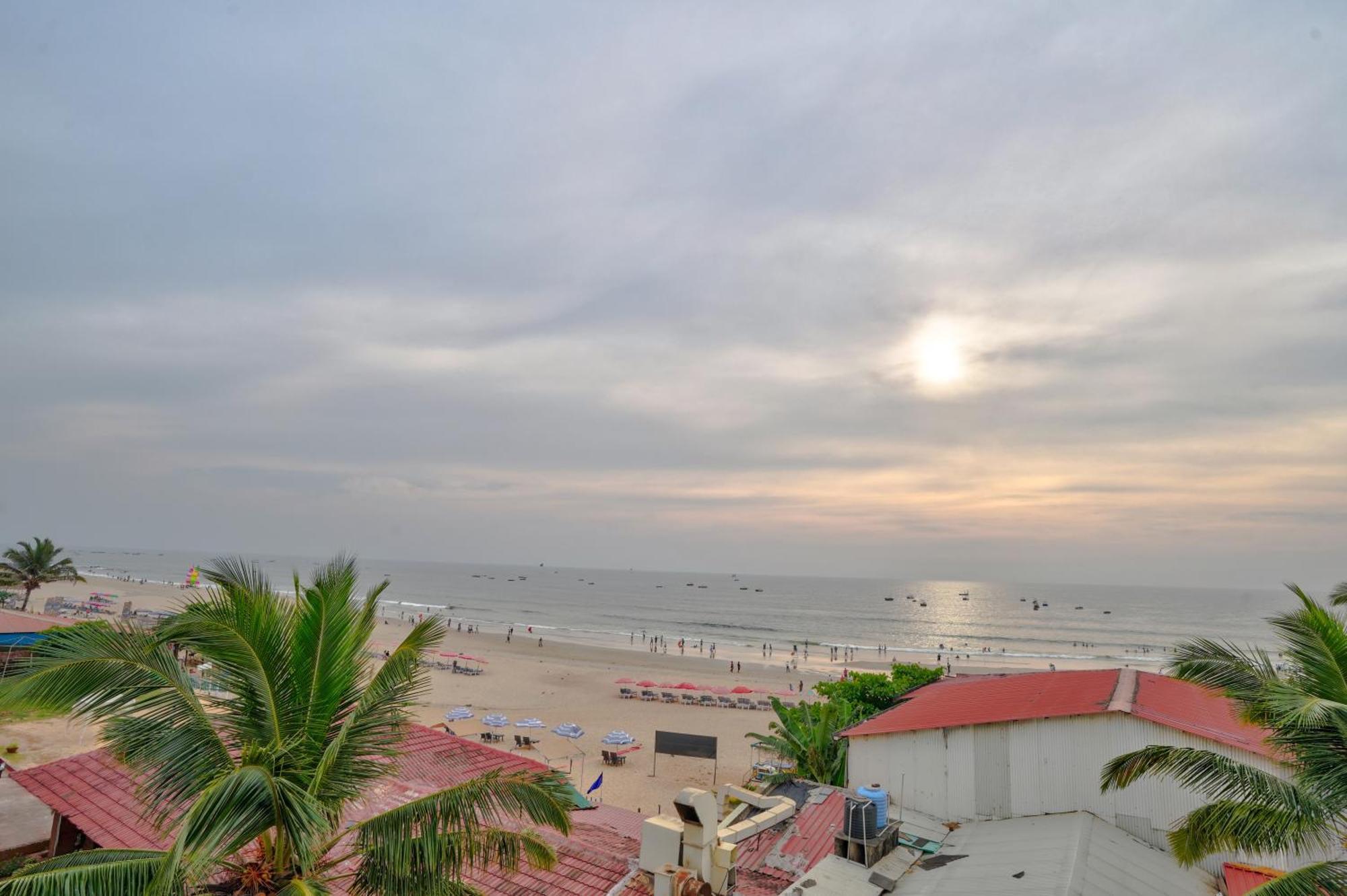 Hotel Salty Waves Baga Exterior photo