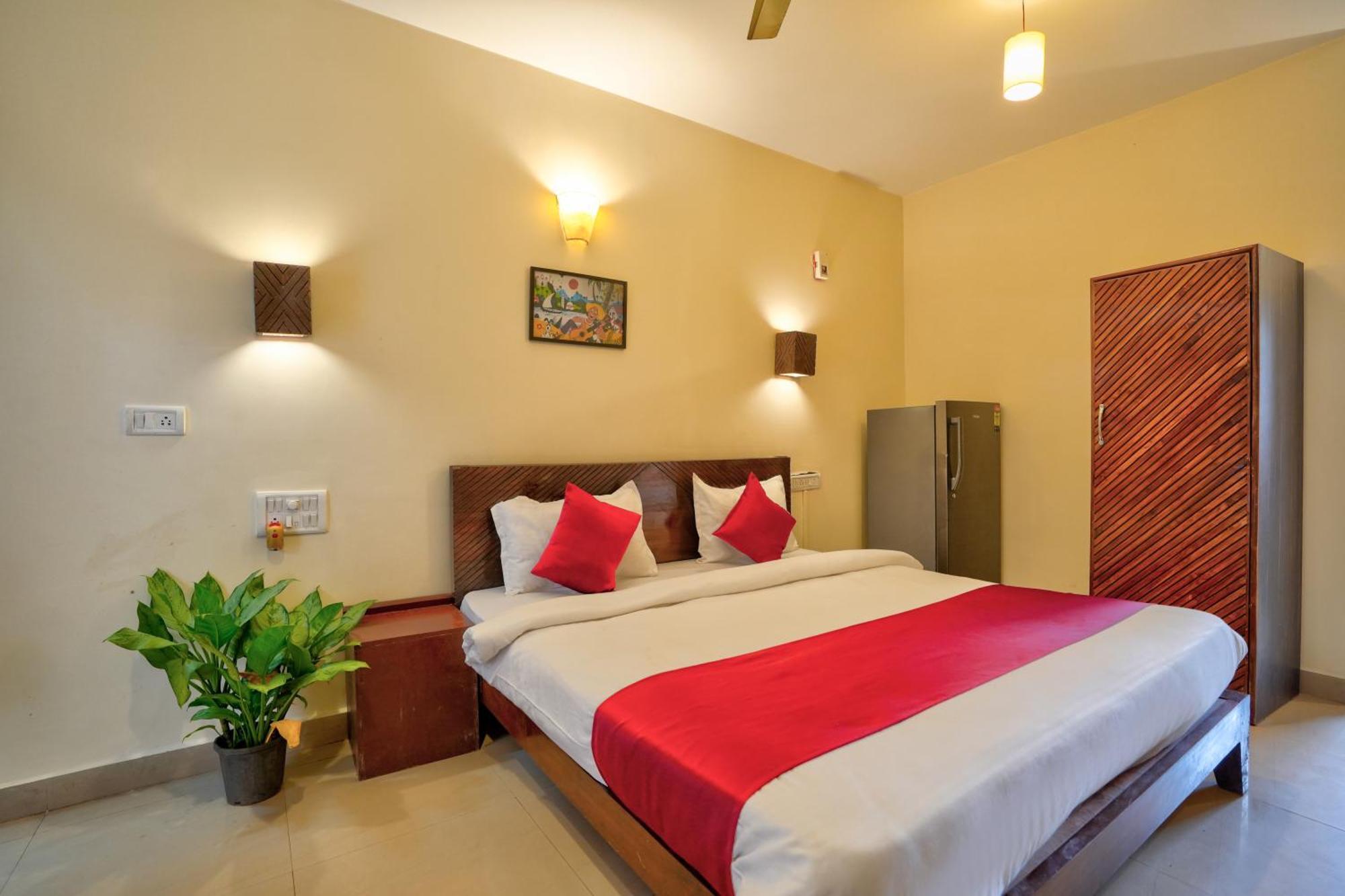 Hotel Salty Waves Baga Exterior photo
