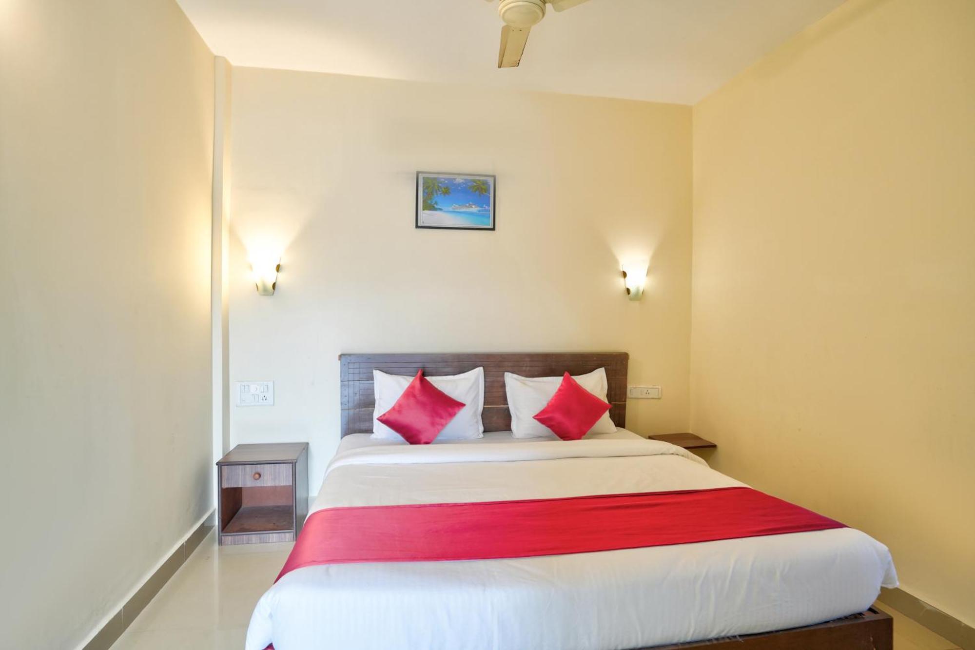 Hotel Salty Waves Baga Exterior photo