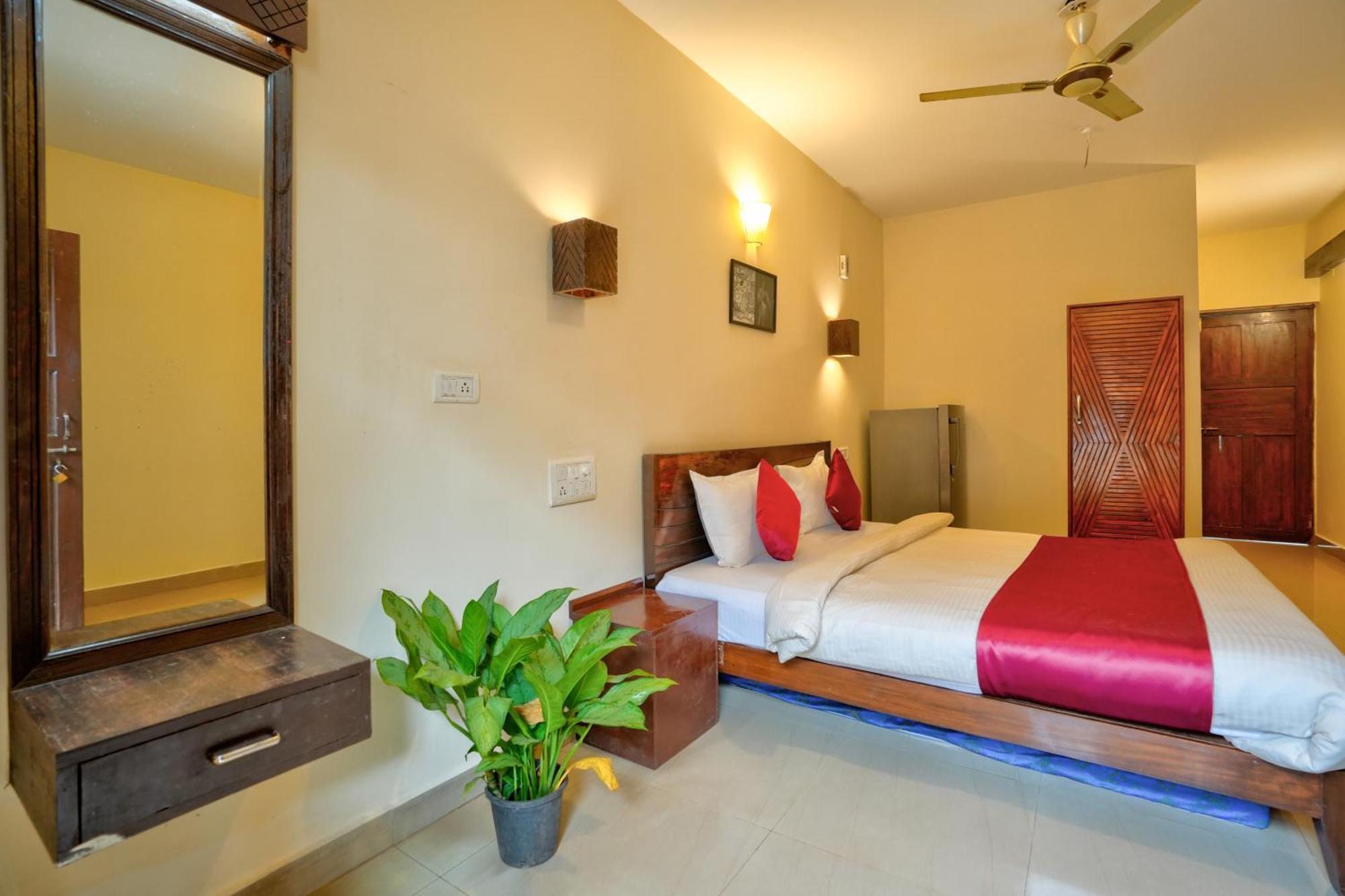 Hotel Salty Waves Baga Exterior photo