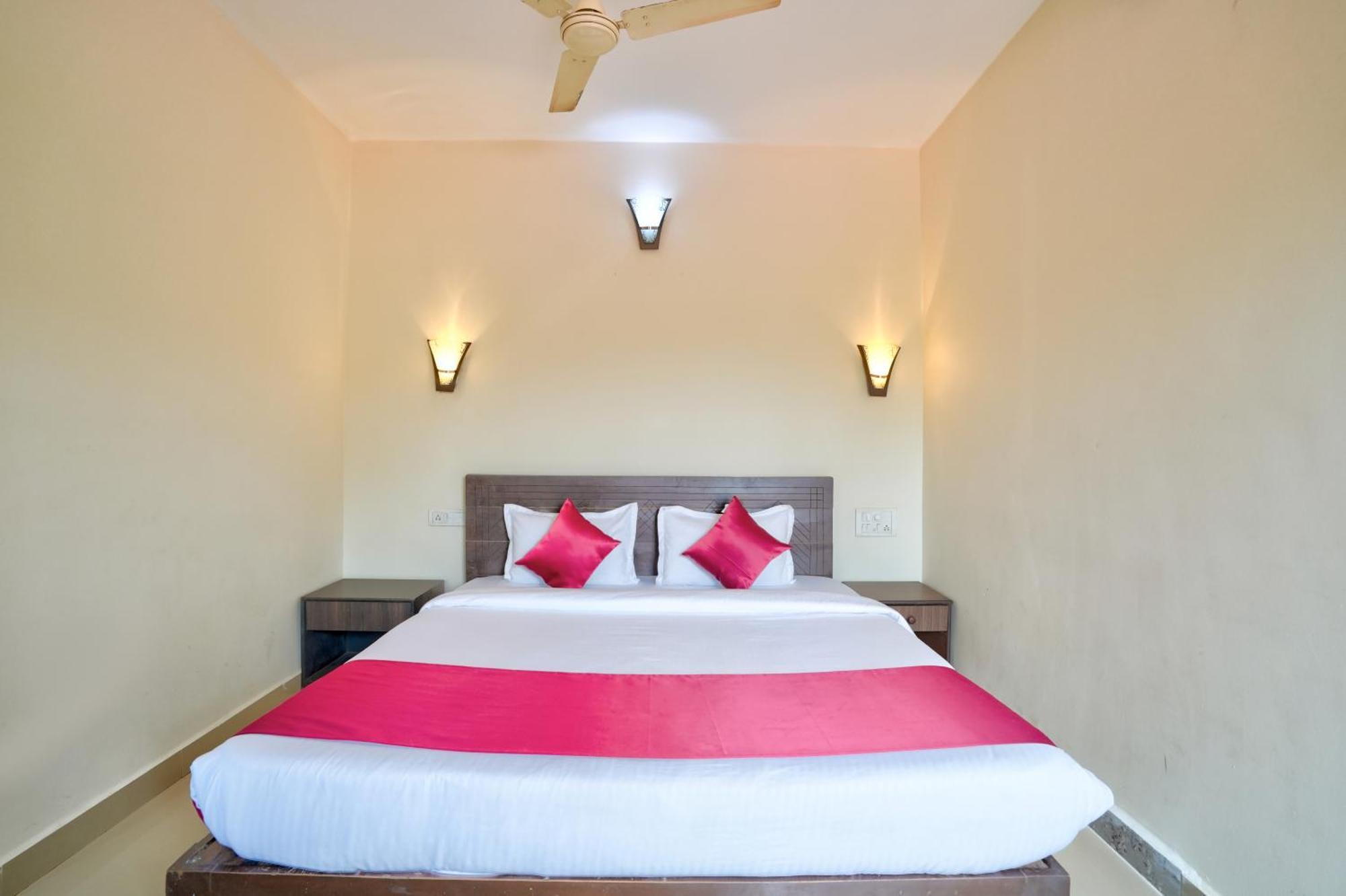 Hotel Salty Waves Baga Exterior photo
